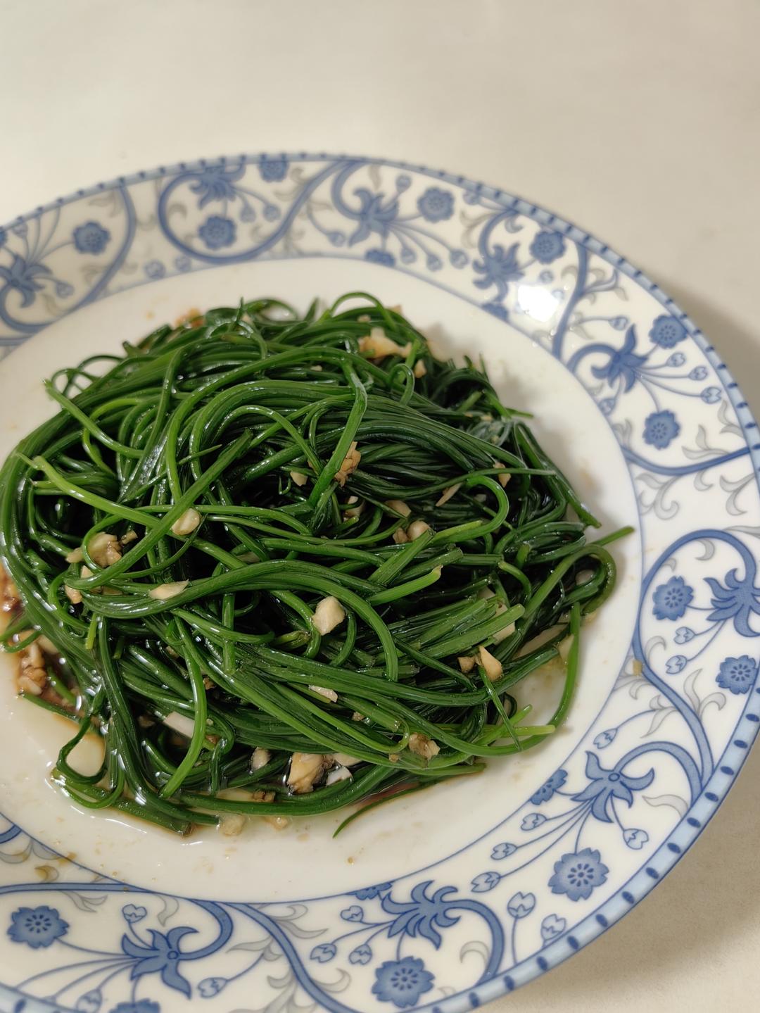 绿脆绿脆的凉拌沙葱