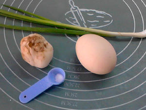 百合炒鸡蛋的做法 步骤1