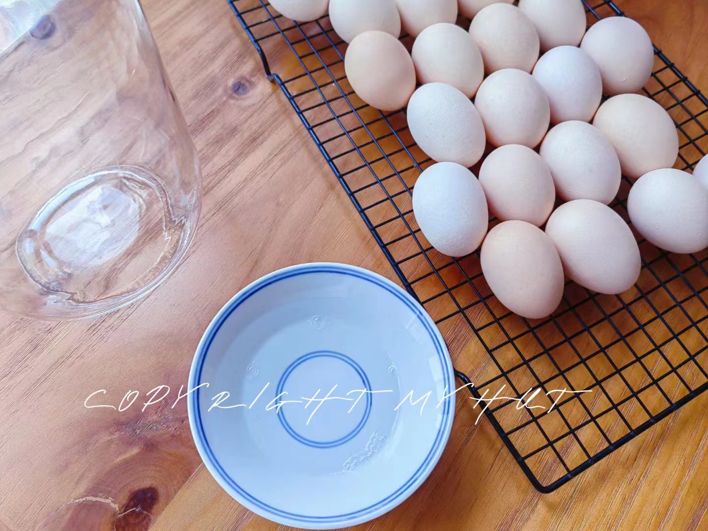 自制起沙流油的咸鸡蛋 | 木木老师的最美系列的做法 步骤4