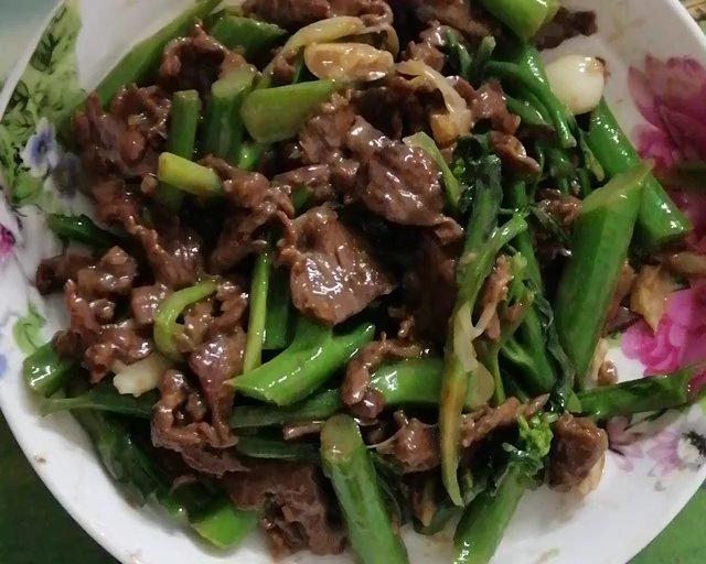牛肉炒芥兰，脆爽