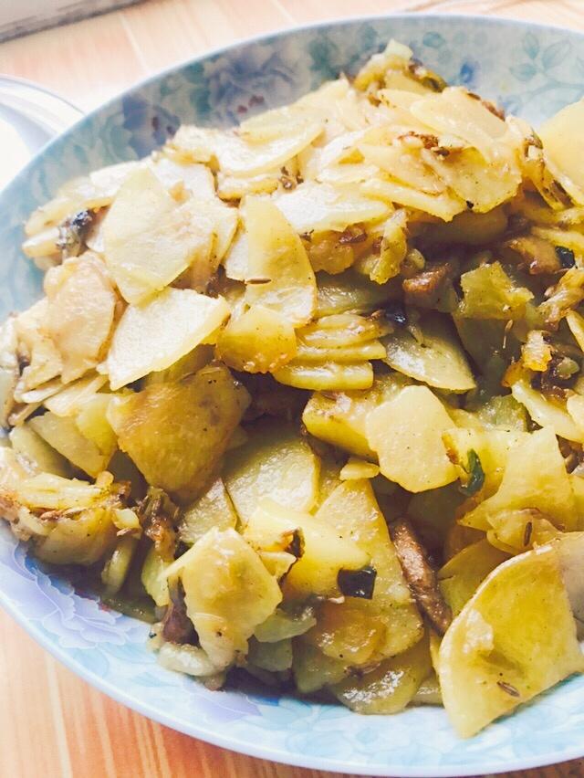 边吃边流泪的「孜然土豆片」