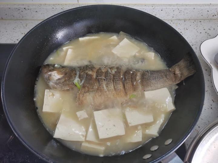 奶白鲈鱼汤