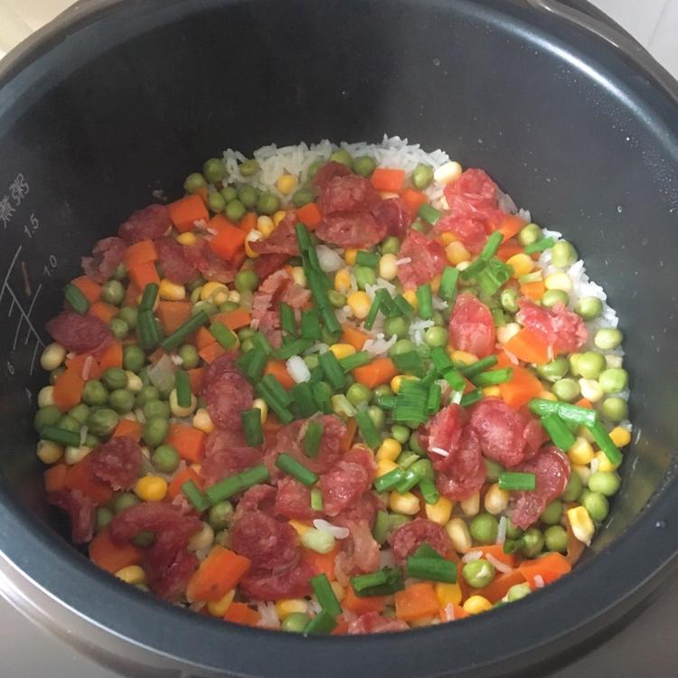 煲仔饭腊肠豆豆饭