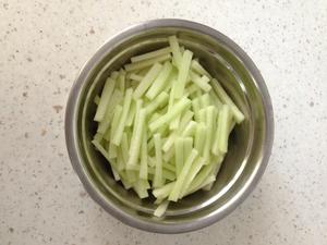 爽脆西瓜皮咸菜的做法 步骤2