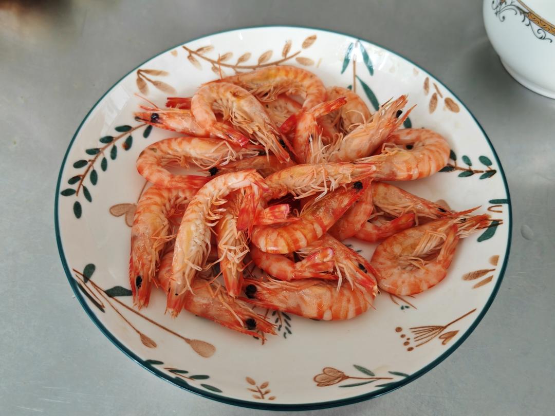 没有一滴水的白灼斑节虾