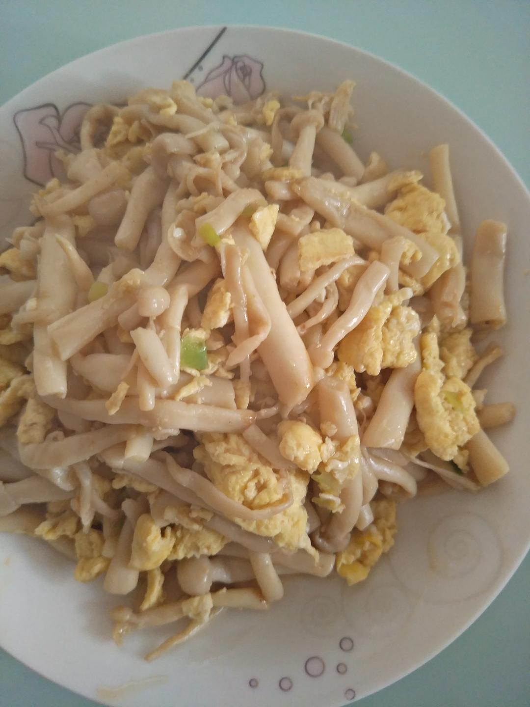 白玉菇炒鸡蛋