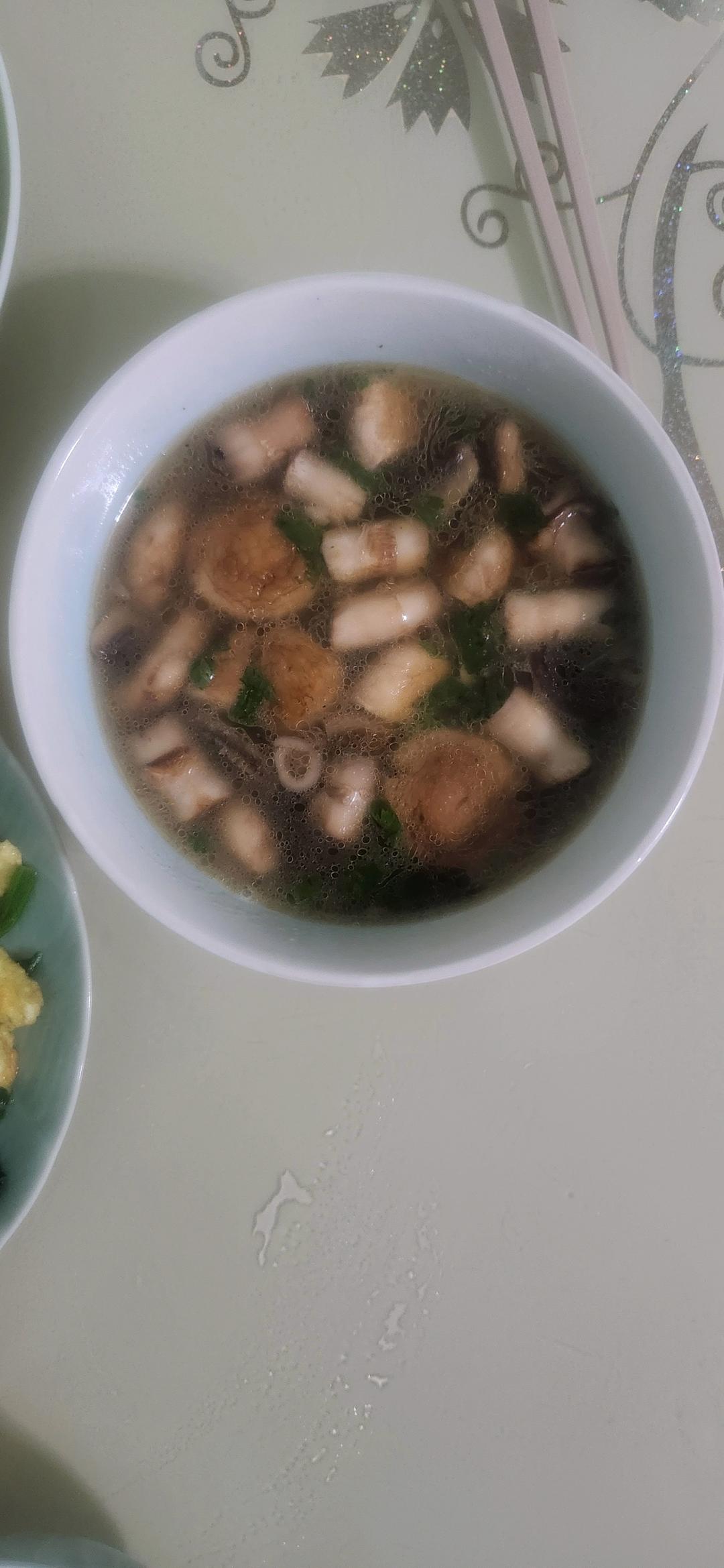 鲜掉眉毛口蘑汤