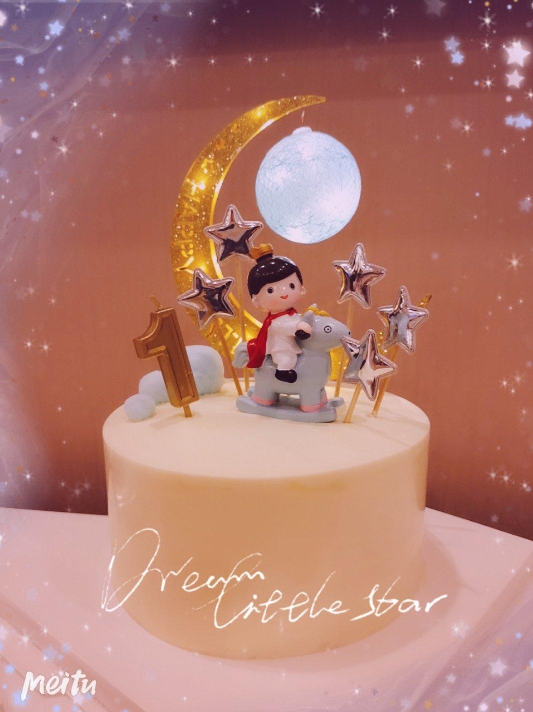 奶油水果装饰蛋糕