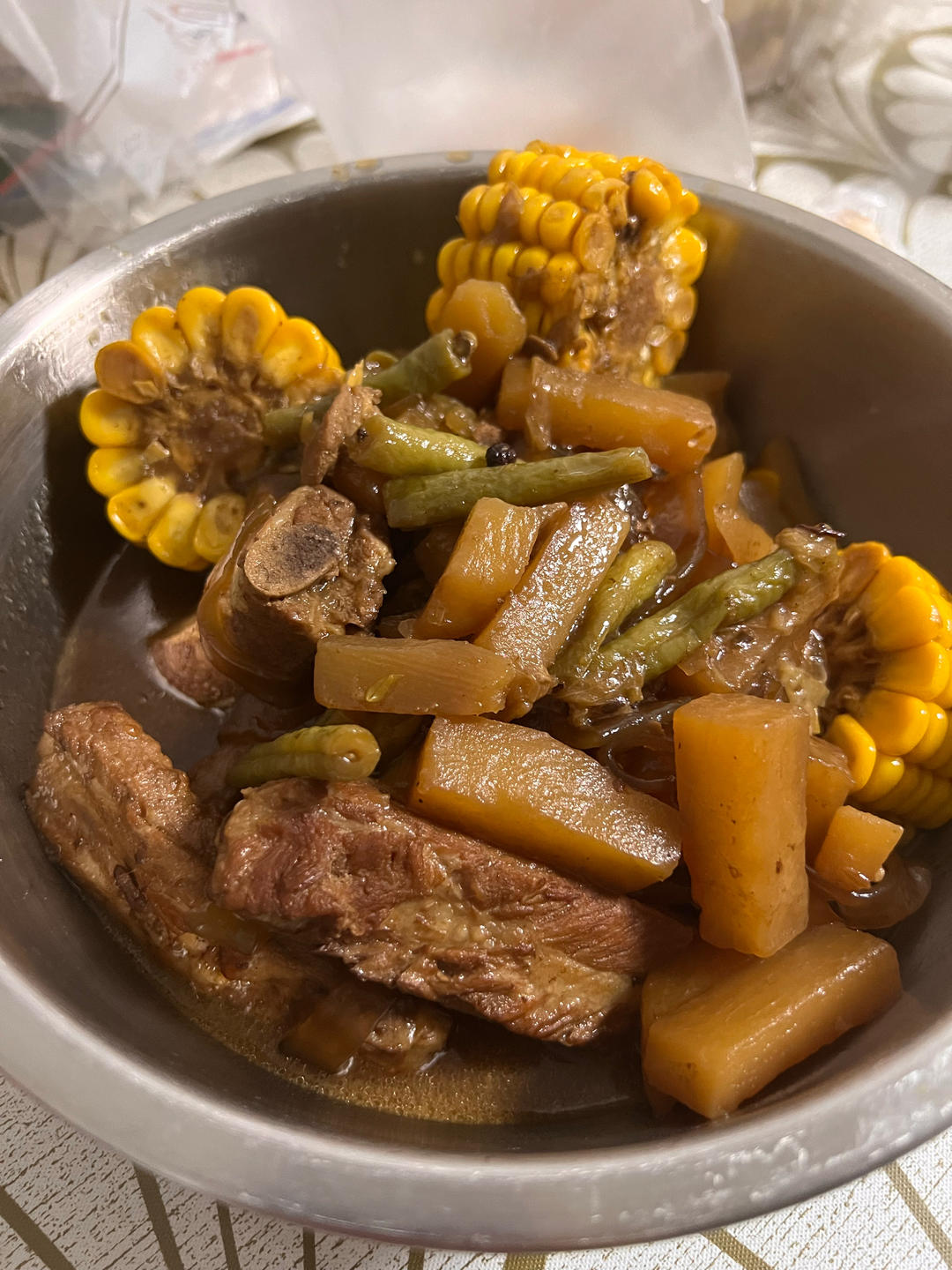 土豆豆角玉米排骨炖粉条(东北农村菜简单做法)