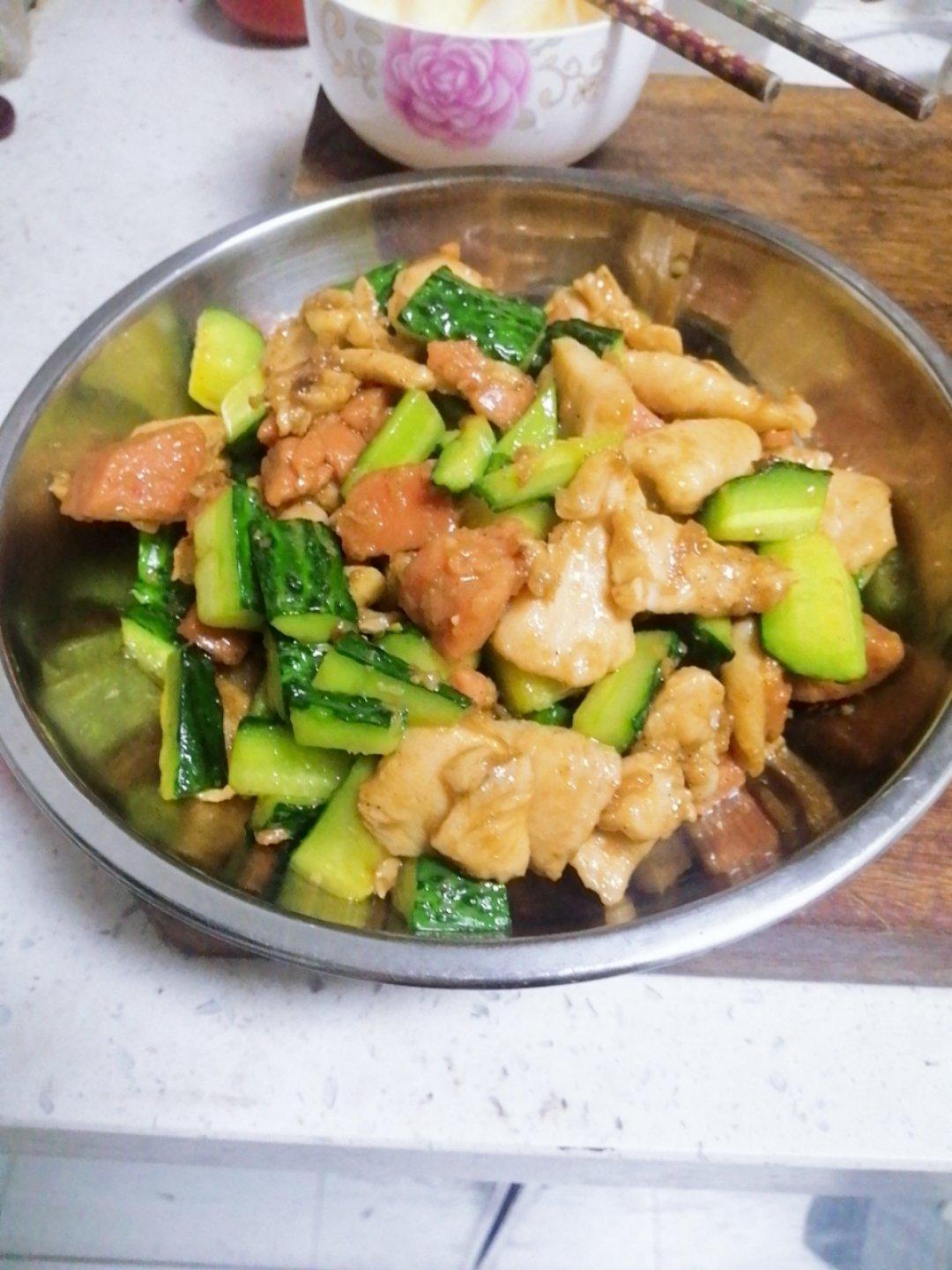 胡萝卜黄瓜鸡胸肉