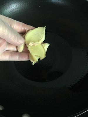 玉米胡萝卜猪骨汤--健脾祛湿的做法 步骤2