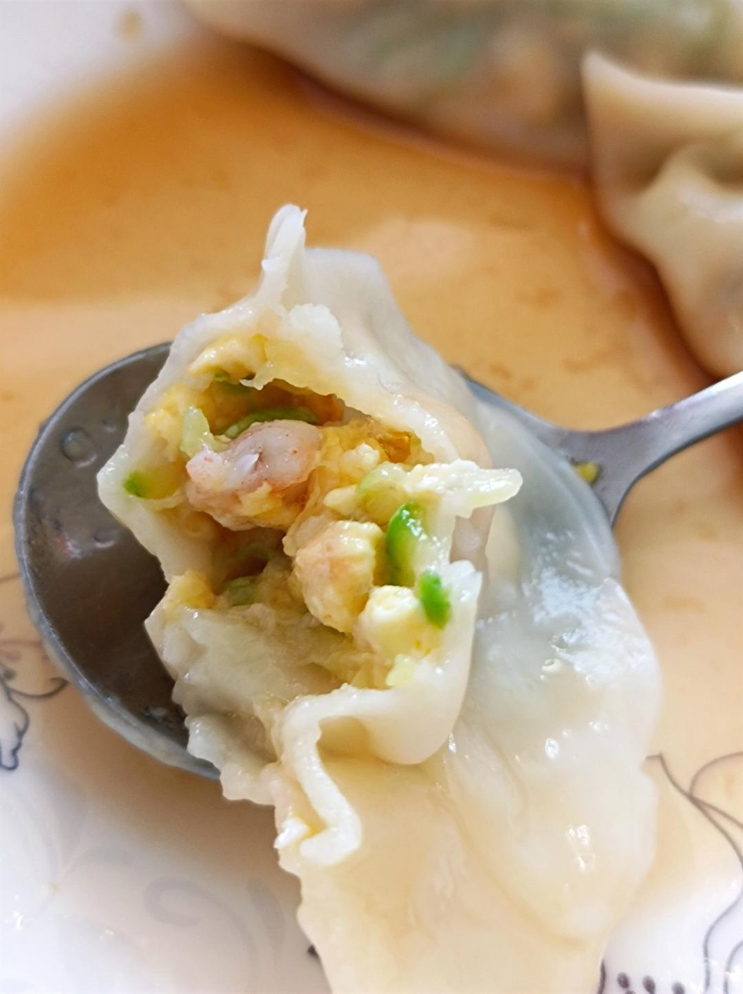 西葫芦虾滑鸡蛋饺子