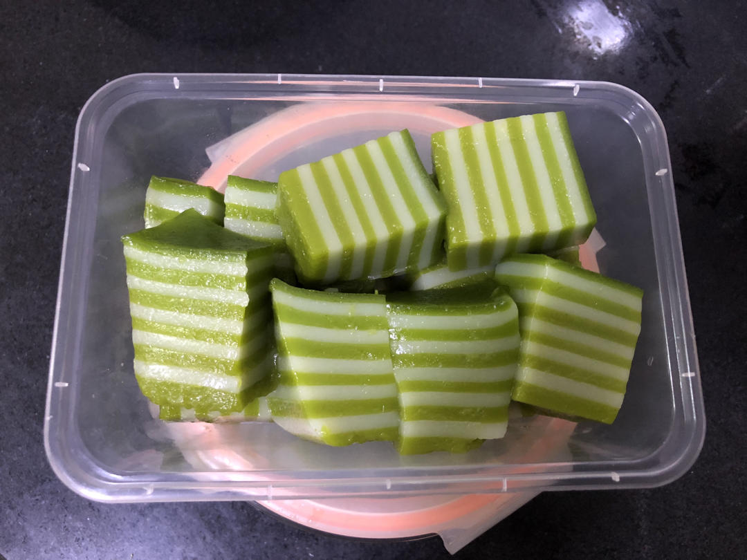 斑斓椰汁千层糕（一点不粘木薯粉版）