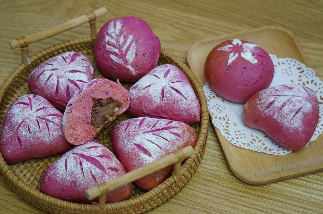 火龙果软欧包，粉嘟嘟～