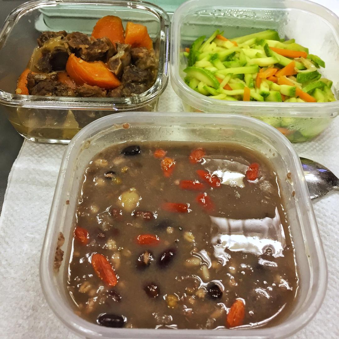 胡萝卜炖牛腩