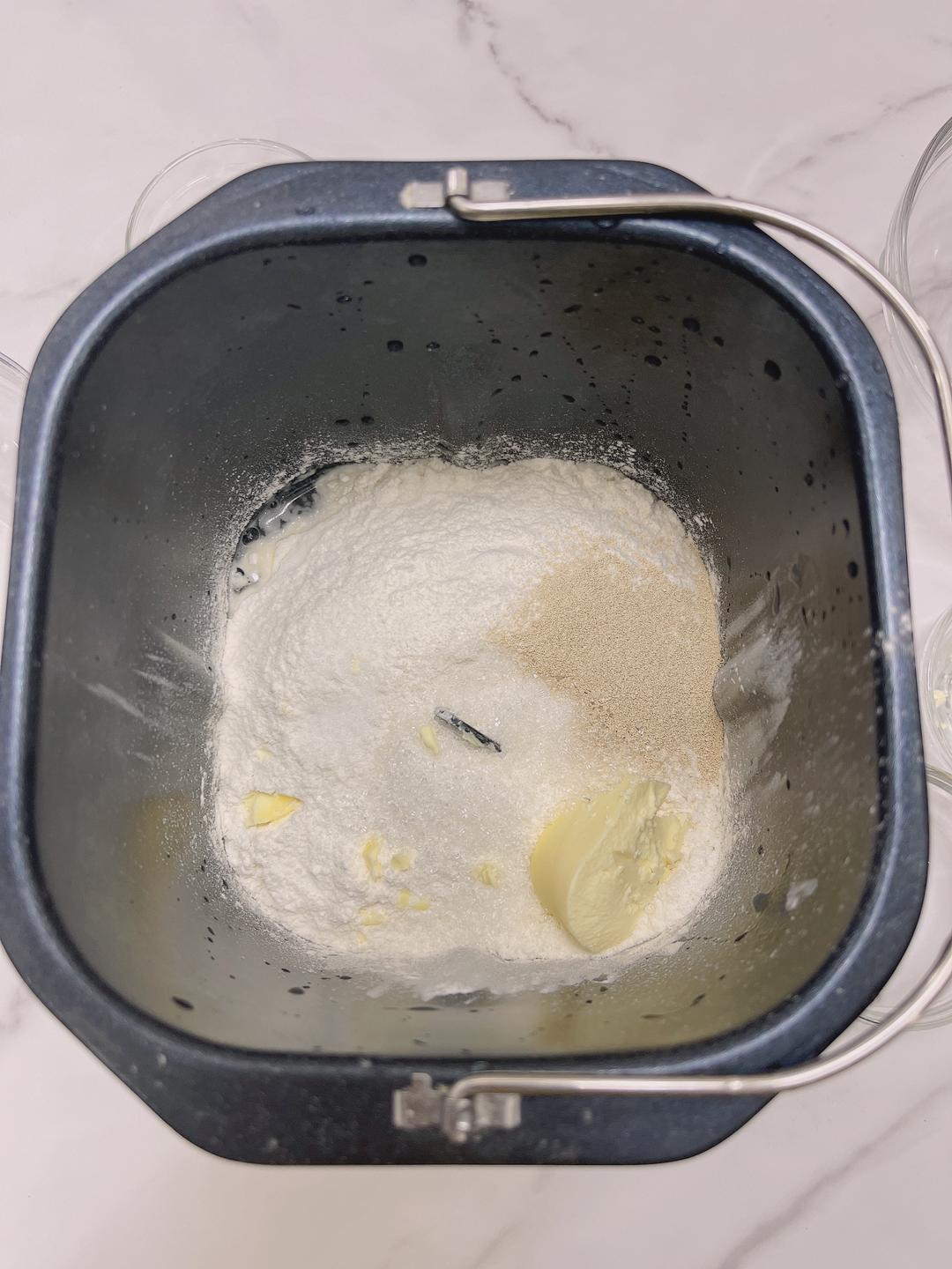 纯奶手撕吐司的做法 步骤1