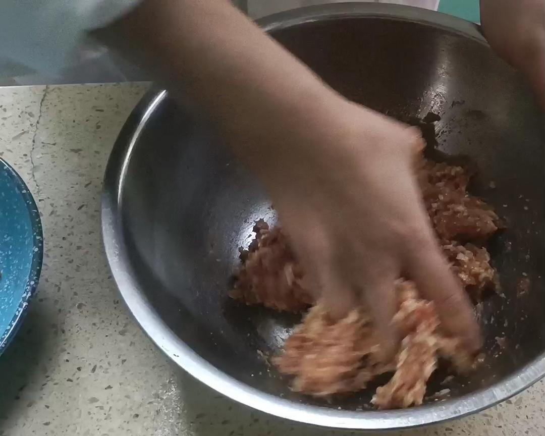 超美味的菜肉水饺的做法 步骤7