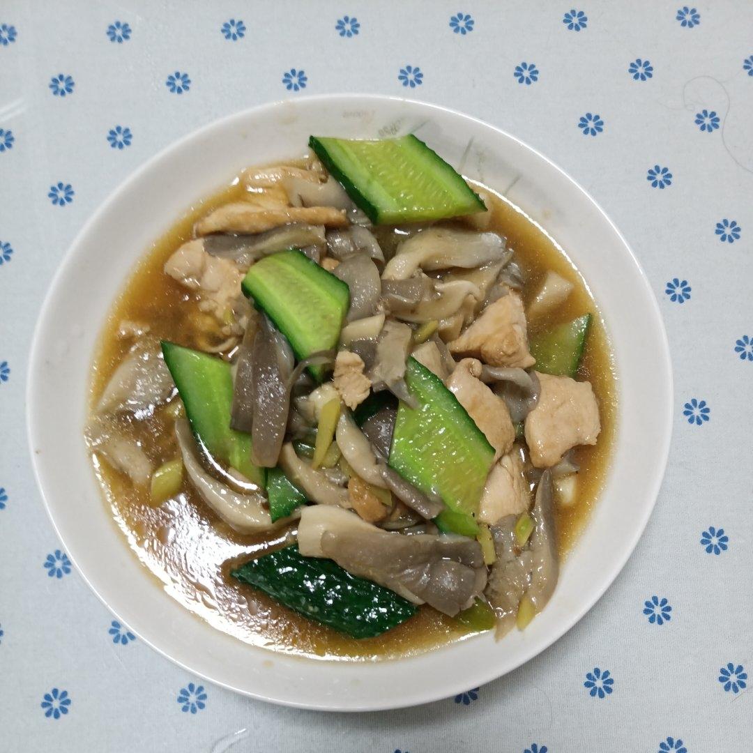 嫩滑鸡胸肉炒平菇