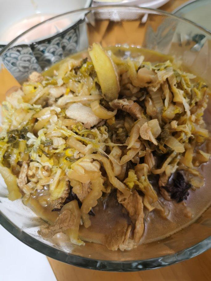 酸菜炖五花肉
