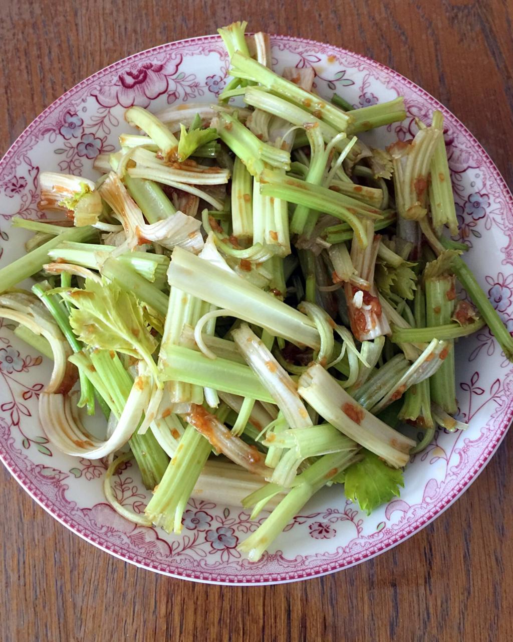凉拌马家沟芹菜（内附拌菜快手低卡酱汁）