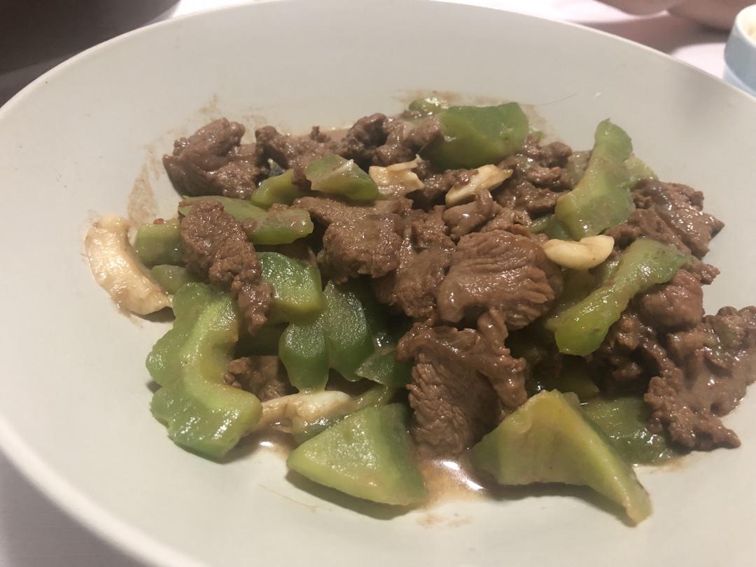 牛肉炒苦瓜（附苦瓜的处理方法）