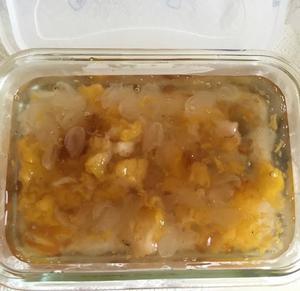 冰糖炖黄耳桃胶皂角米的做法 步骤3