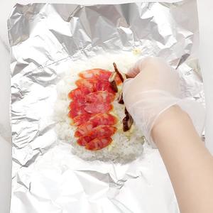 腊肠菌菇焖饭的做法 步骤2