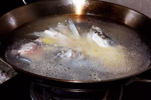 矜宸•千岛湖鱼头汤的做法 步骤8