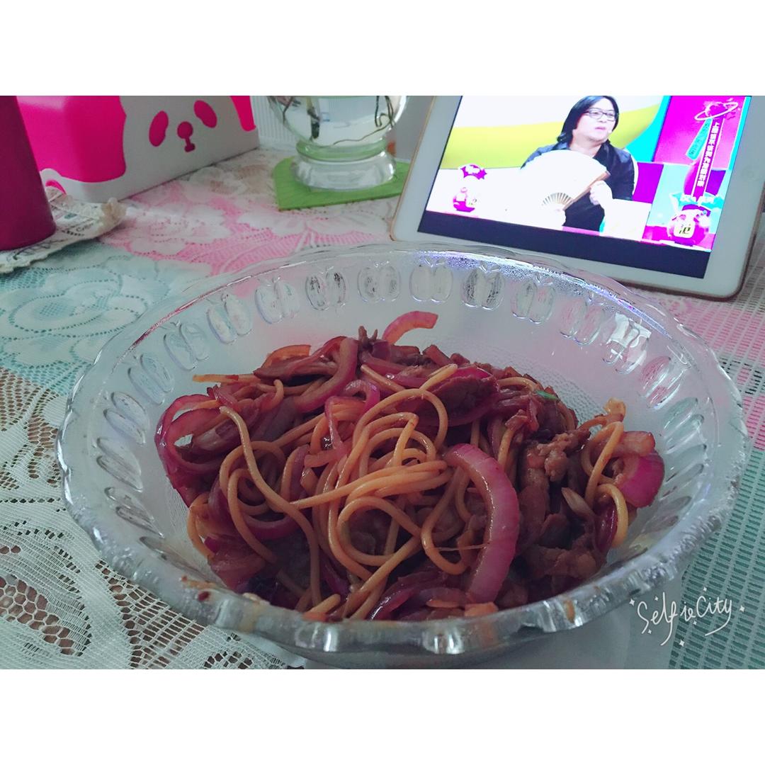 黑椒牛柳炒意面