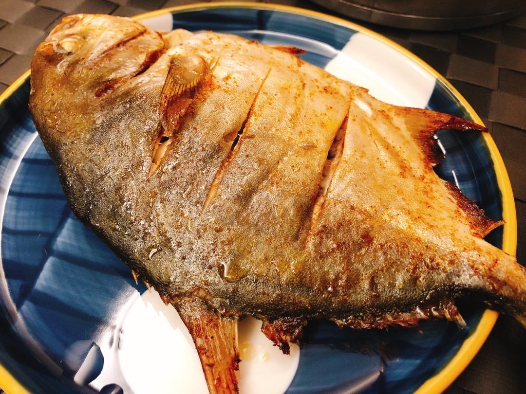 外酥里嫩的烤鲳鱼