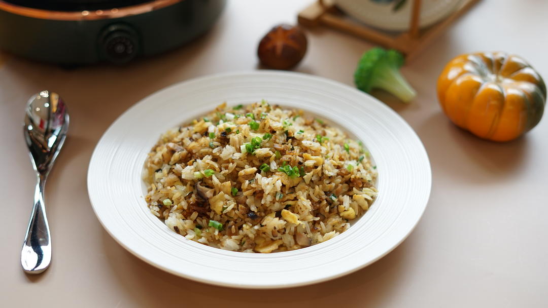 蘑菇肉酱黄金炒饭