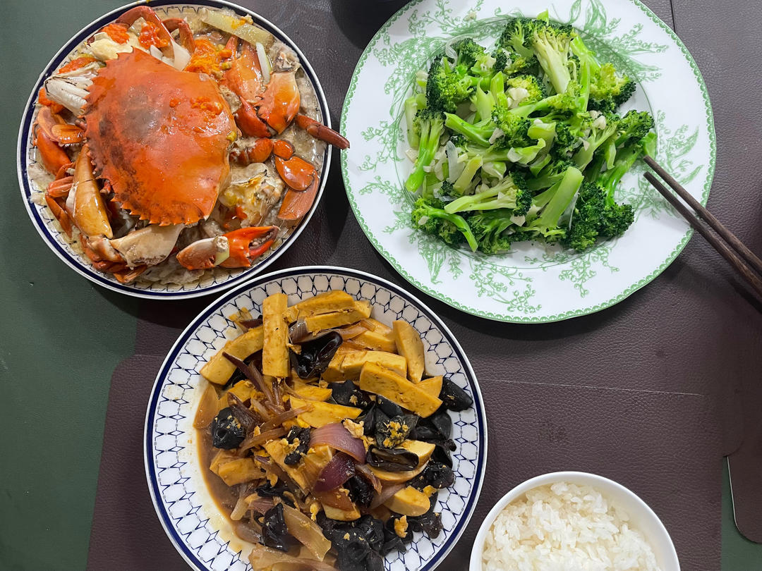 只有在酒店才能吃到的大菜，今天我来教大家如何在家就能轻松制作的肉饼蒸膏蟹 青蟹