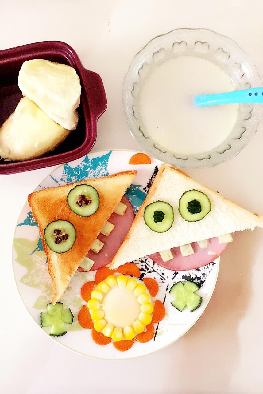 会吐舌头的大牙怪三明治