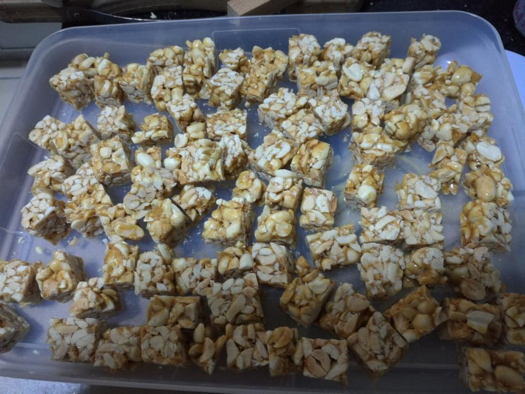 hxia做的红糖花生酥糖