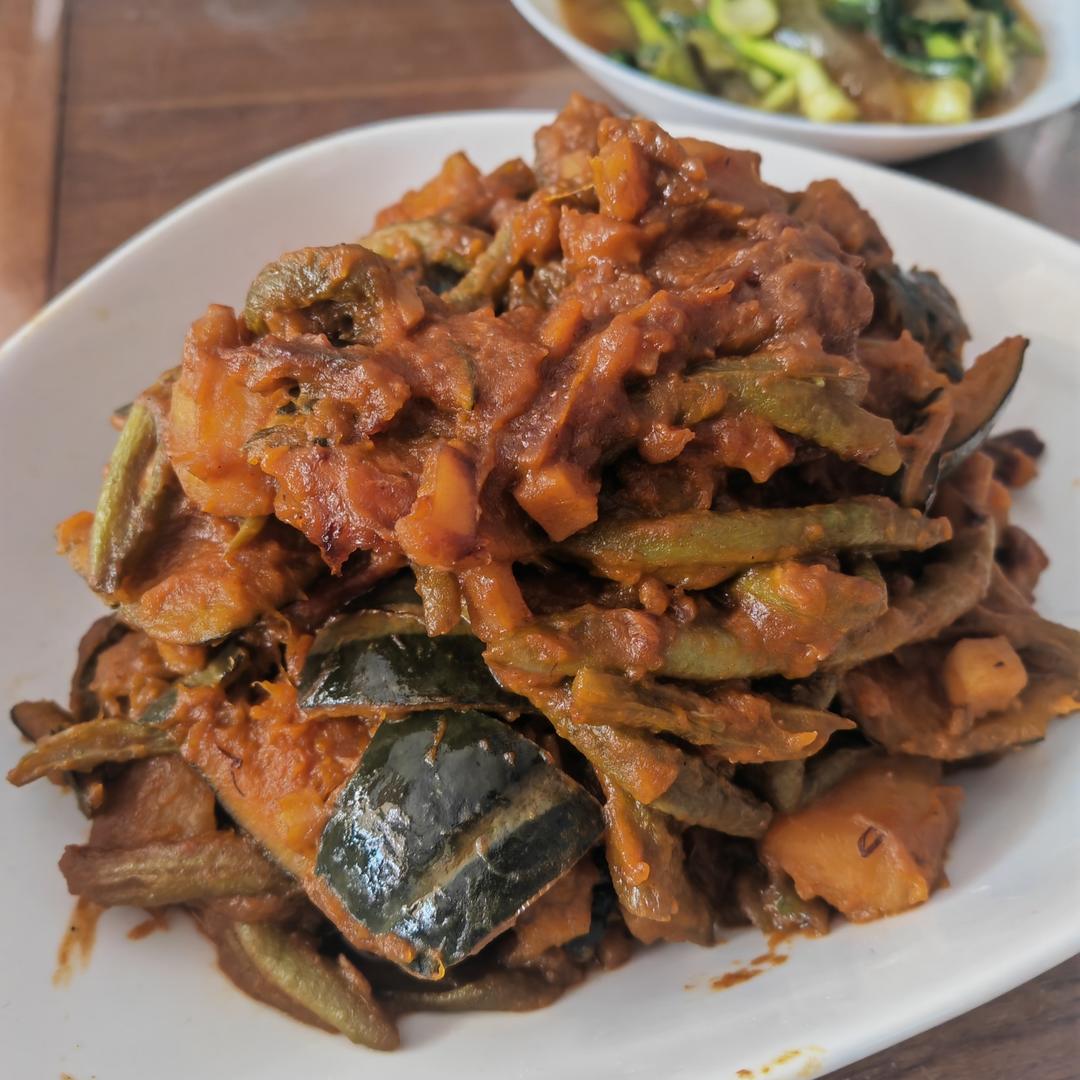 绝对正宗的东北土豆豆角炖五花肉