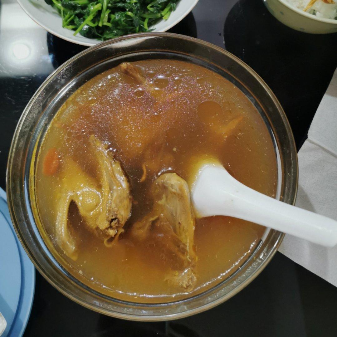 红枣枸杞乳鸽汤