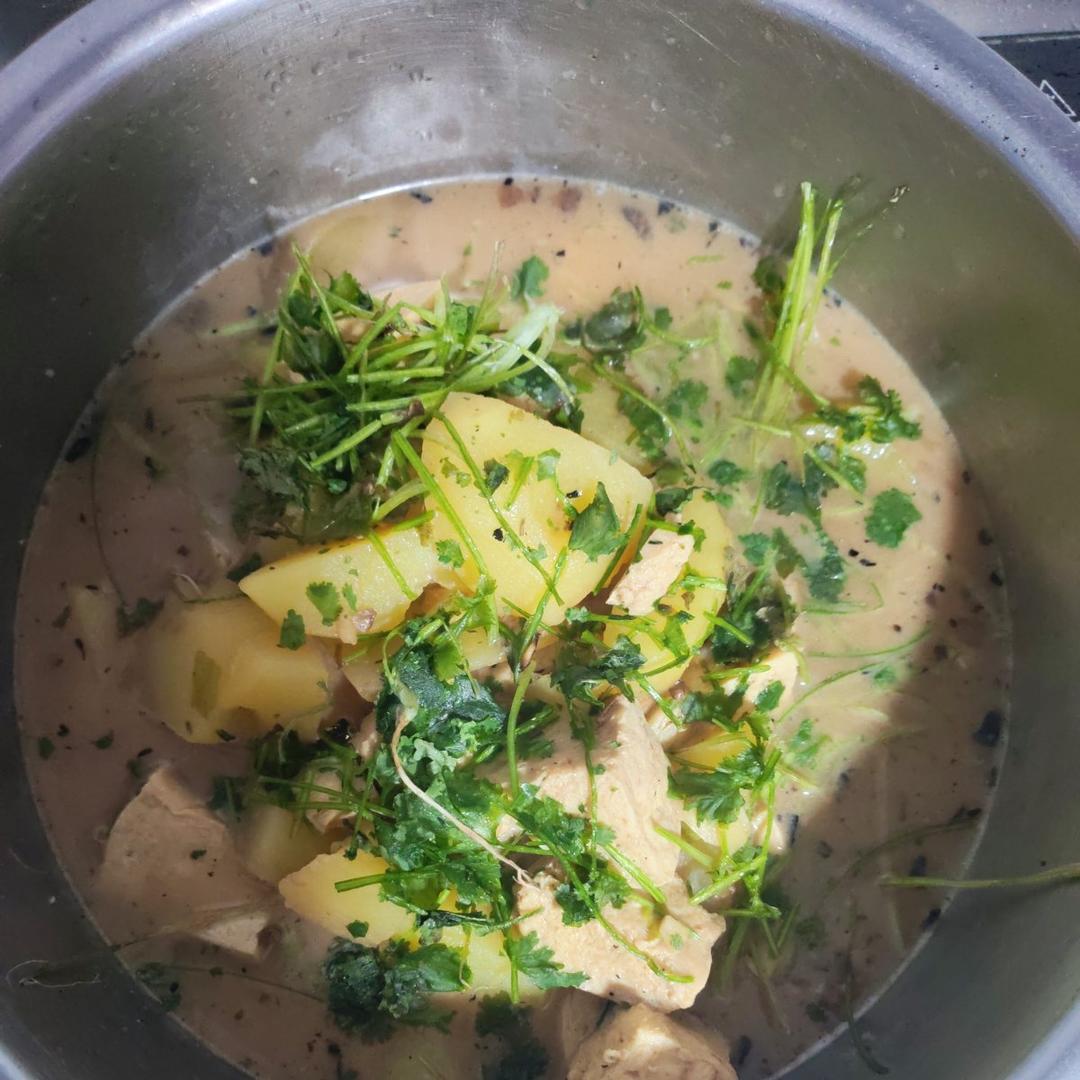 土豆烧冻豆腐（简单美味零难度）