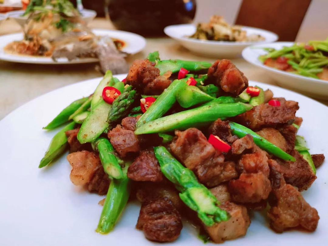 黑椒牛肉炒芦笋