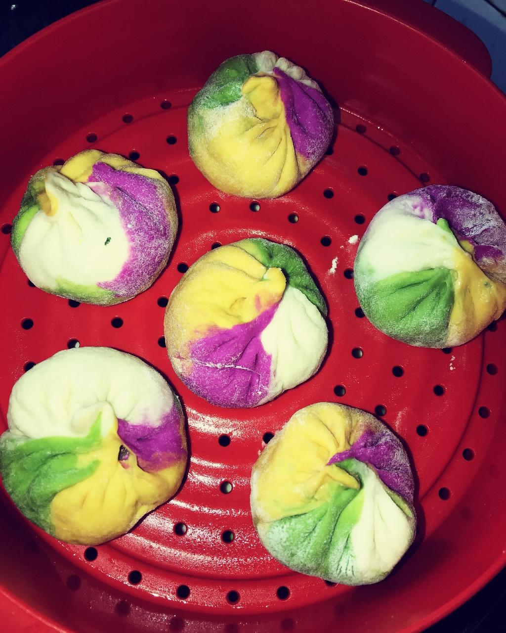 妞妞糖甜甜做的彩虹包子