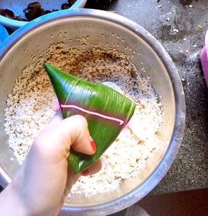 ✨包粽子～包出好看的粽子（简单，好操作，外婆手把手教的～）的做法 步骤9