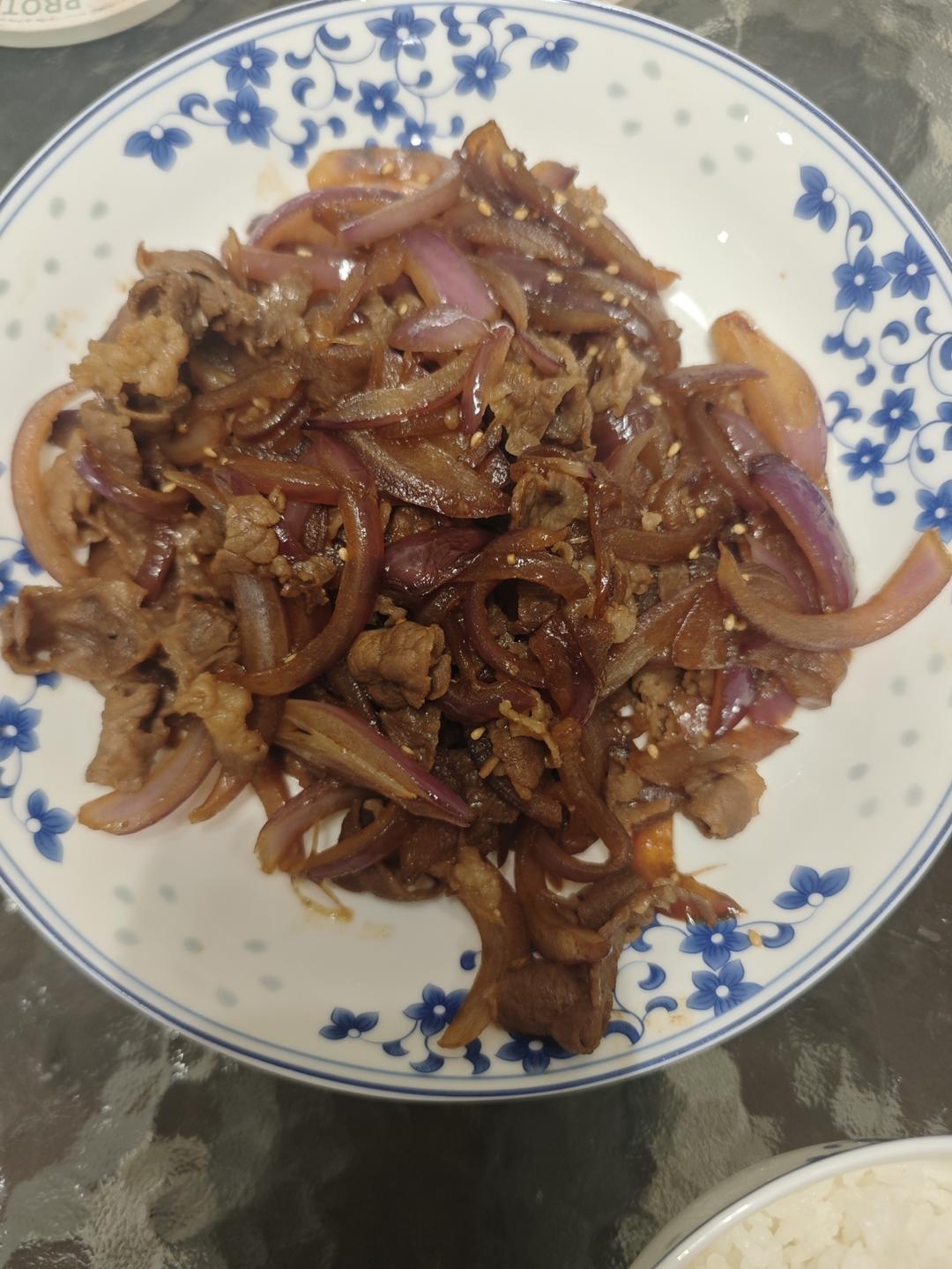 好吃到舔盘的秘制洋葱炒肥牛卷！拌饭巨香