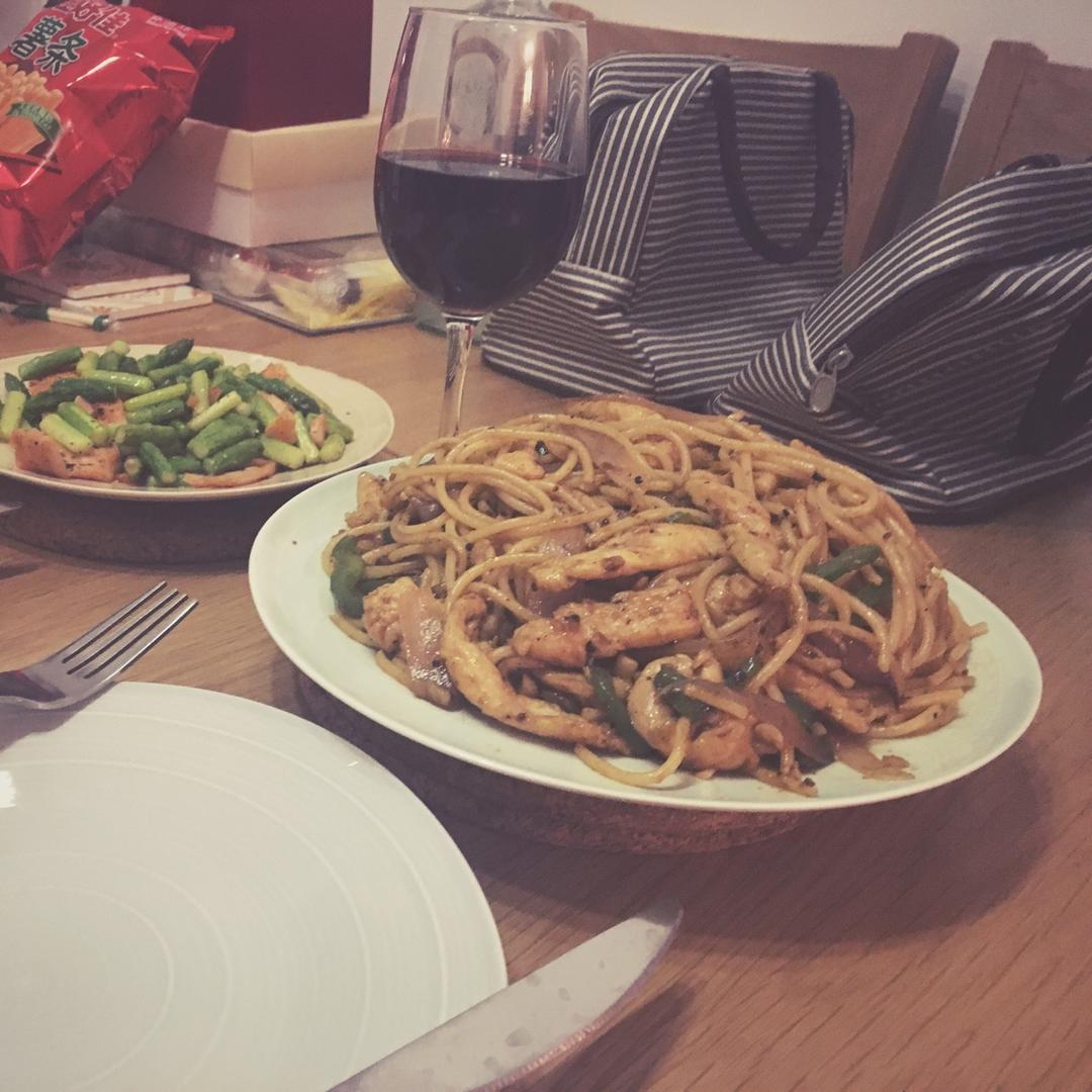 黑椒鸡丝意面