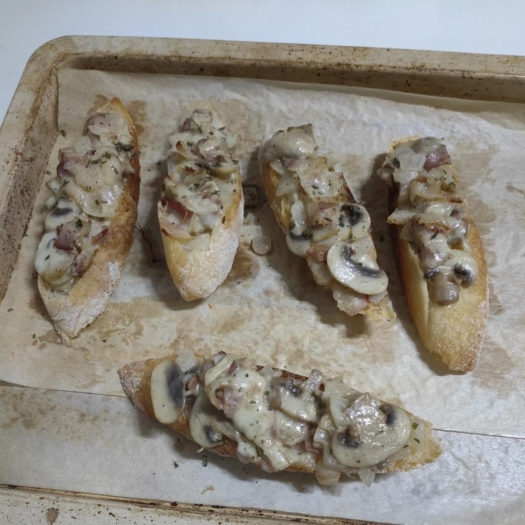 这也太香了‼️奶油蘑菇培根佐法棍🥖爆好吃😋