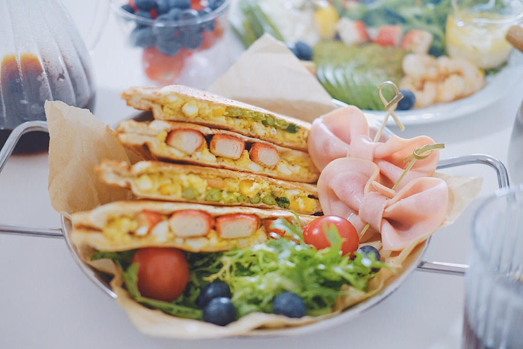 培根鸡蛋芝士热压三明治