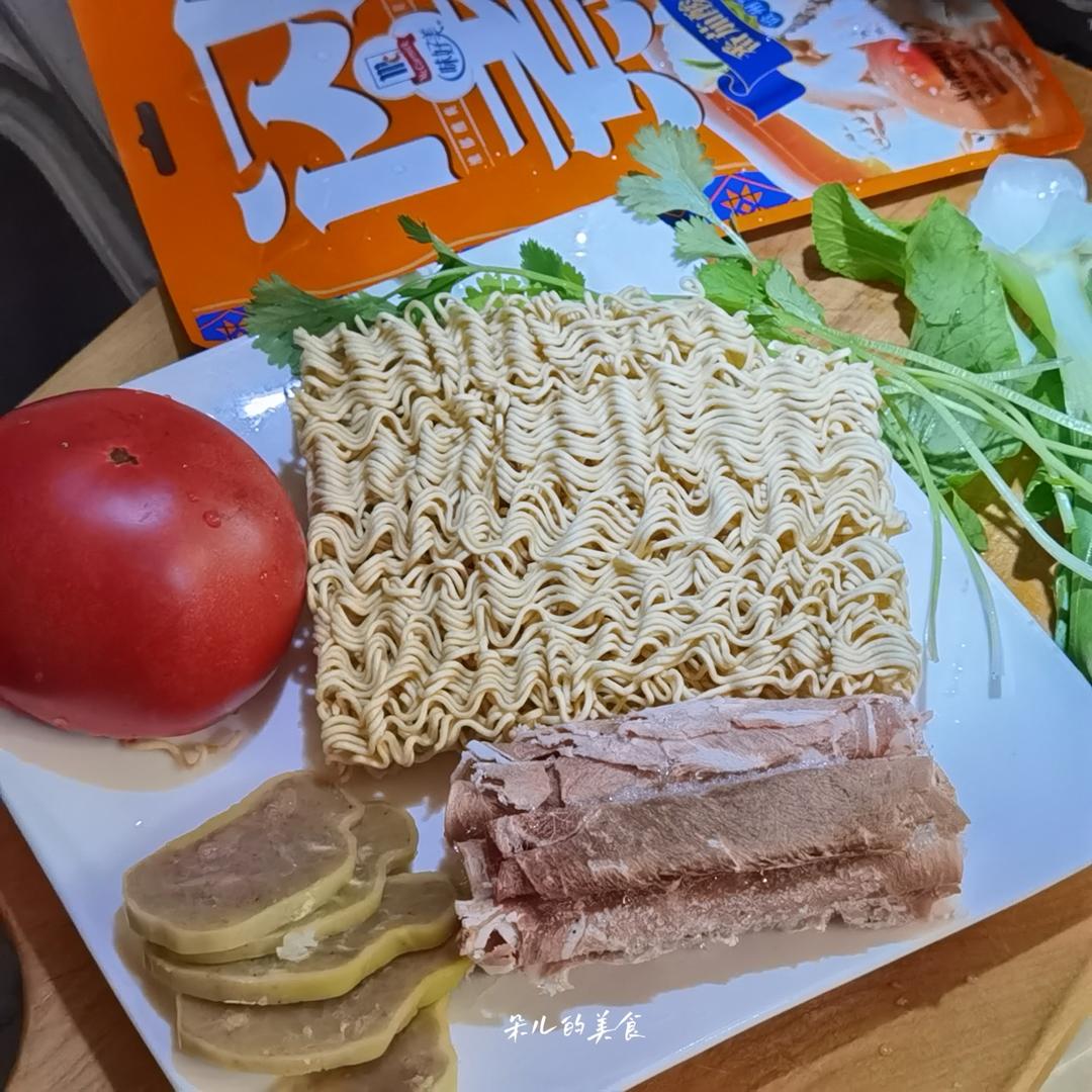 番茄酸汤砂锅肥牛面的做法 步骤1