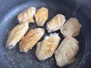蒜香蚝油鸡翅中的做法 步骤2