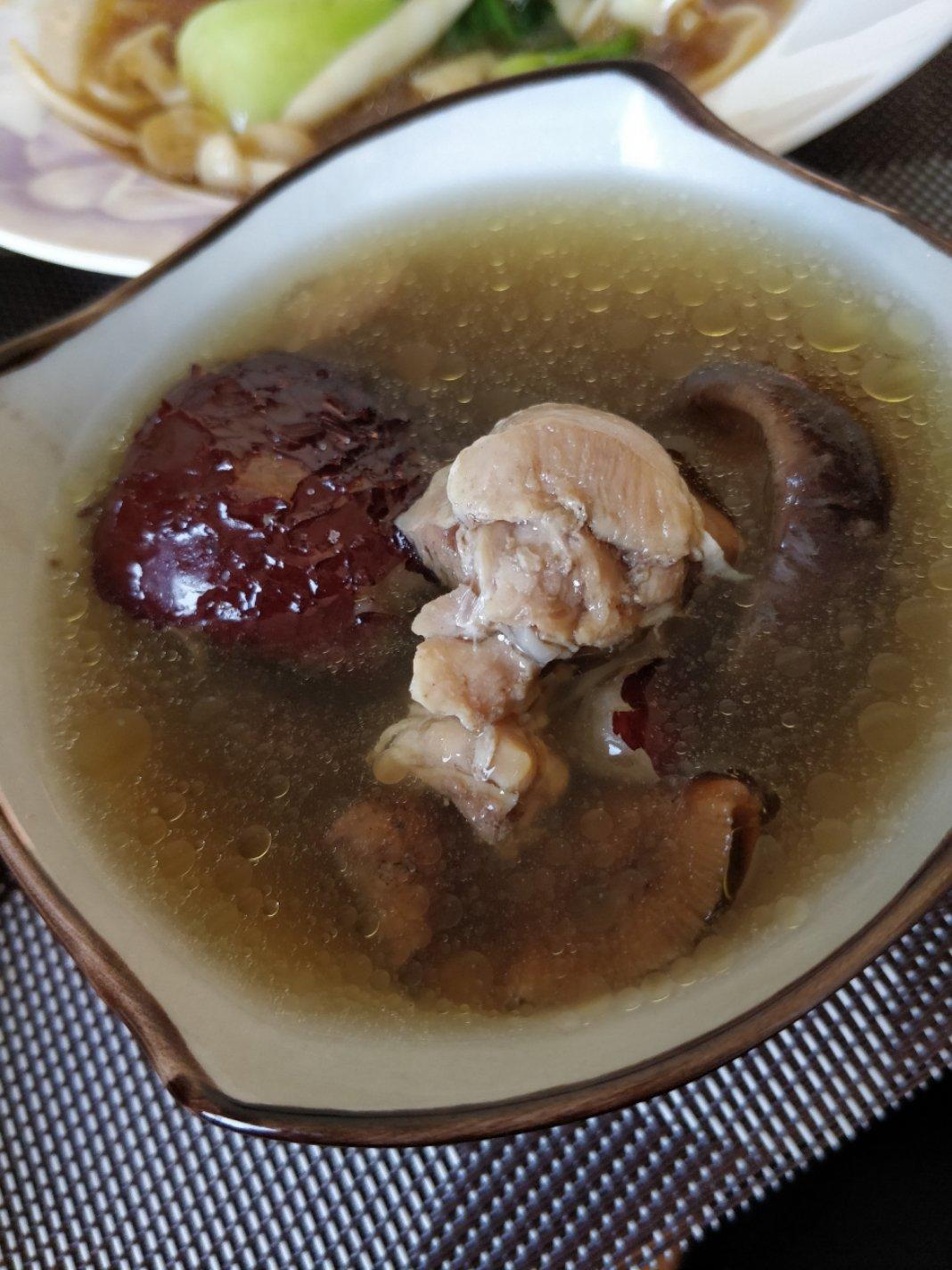 香菇炖鸡汤