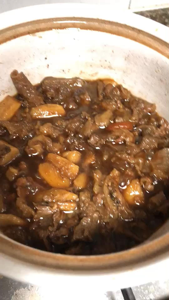 红烧牛腩煲