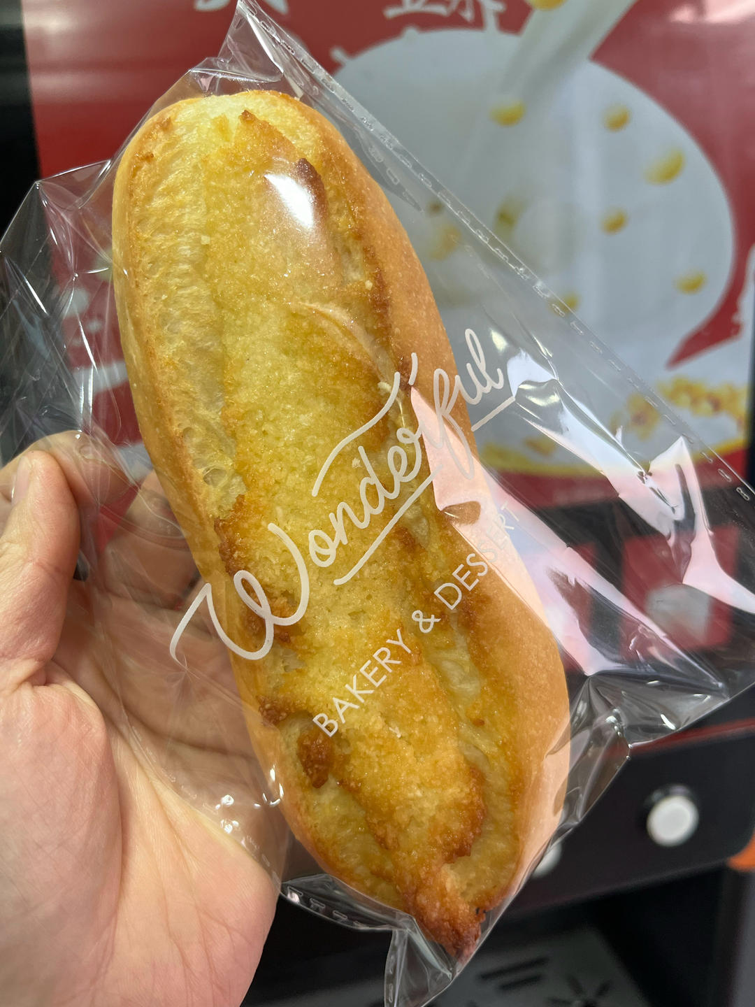 奶香椰蓉面包，出炉时满屋是奶香椰香的味道。