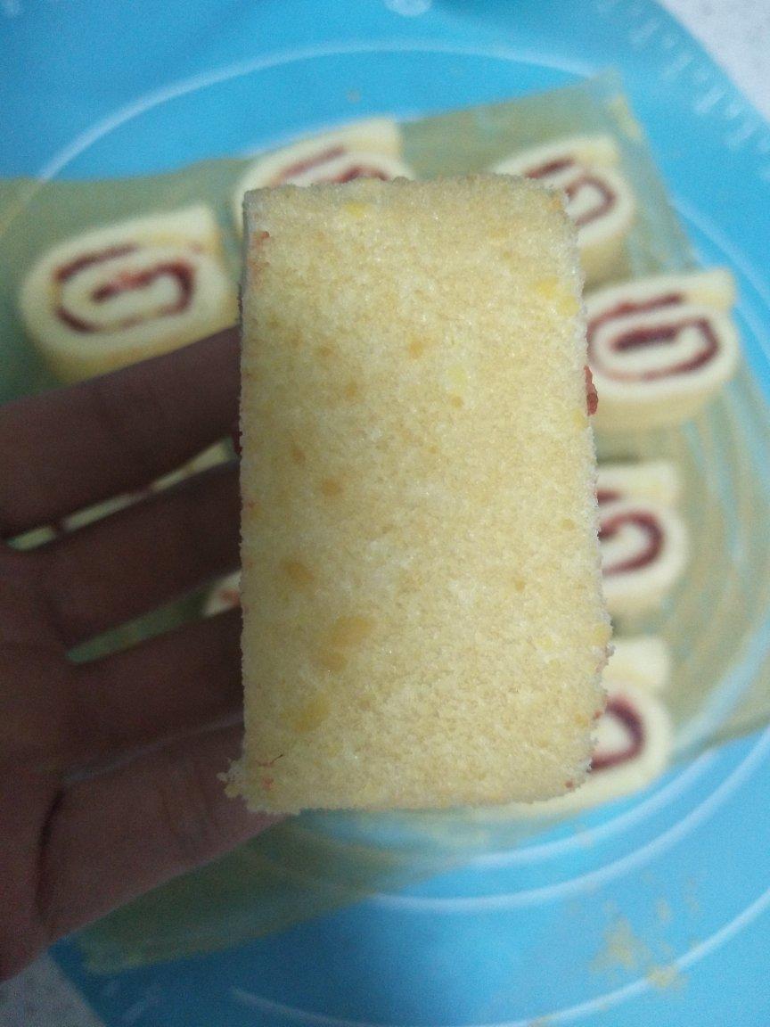 草莓酱蛋糕卷
